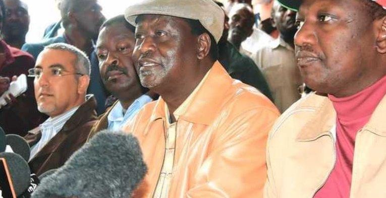Raila Odinga at a press conference during the 2007/08 crisis